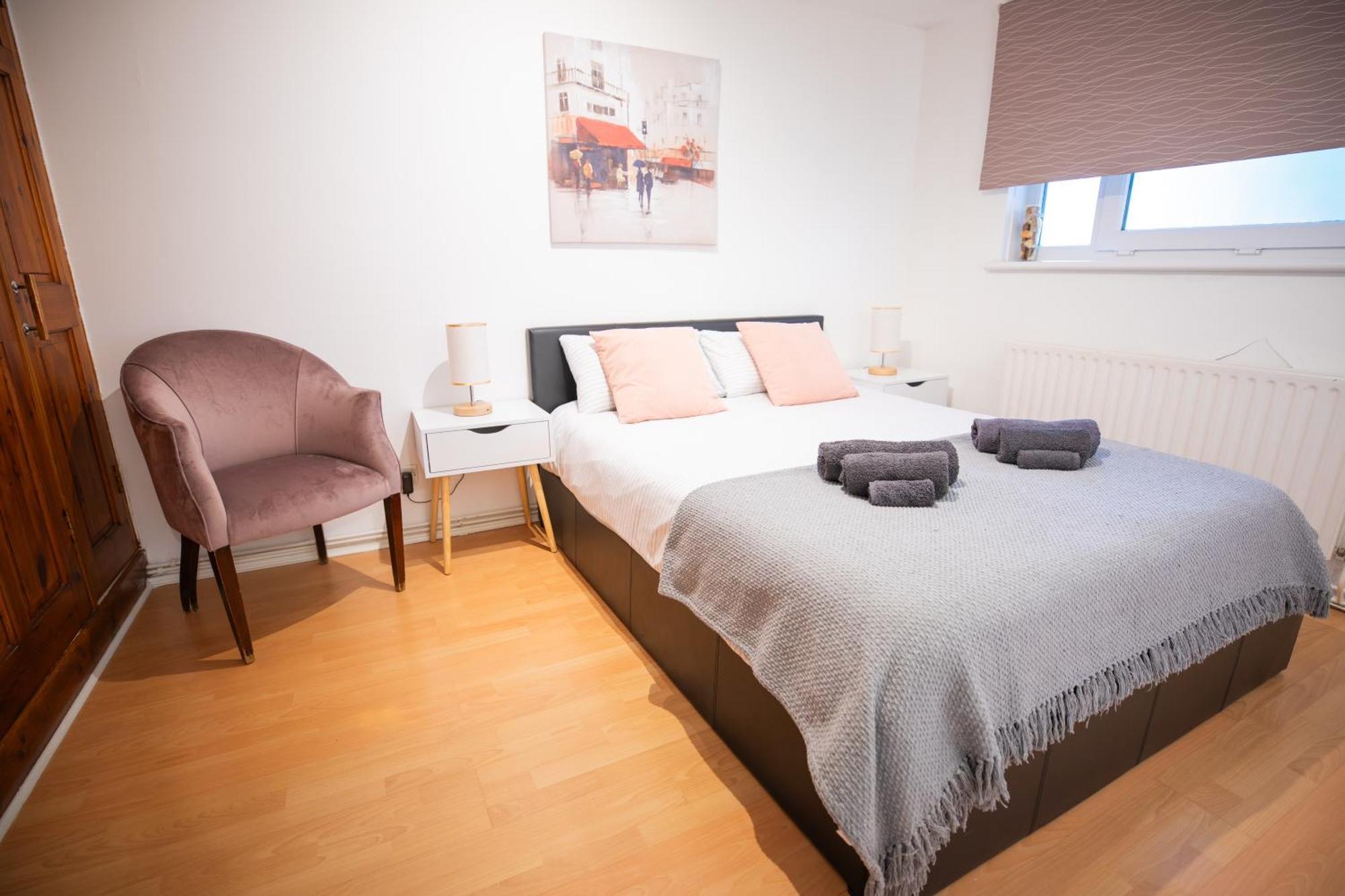 Bright And Spacious One Bedroom Apparment, Free Parking Londra Dış mekan fotoğraf
