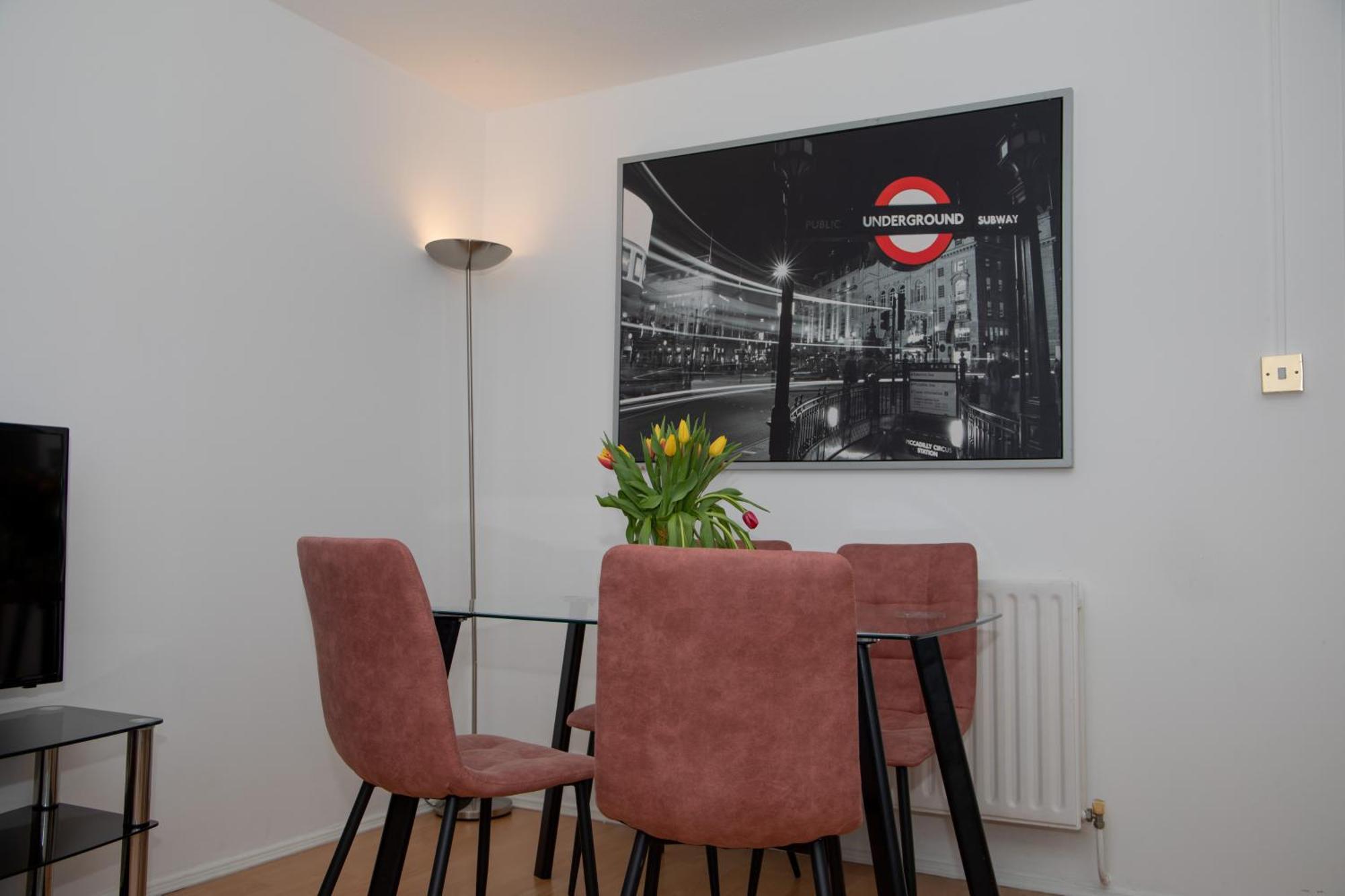 Bright And Spacious One Bedroom Apparment, Free Parking Londra Dış mekan fotoğraf
